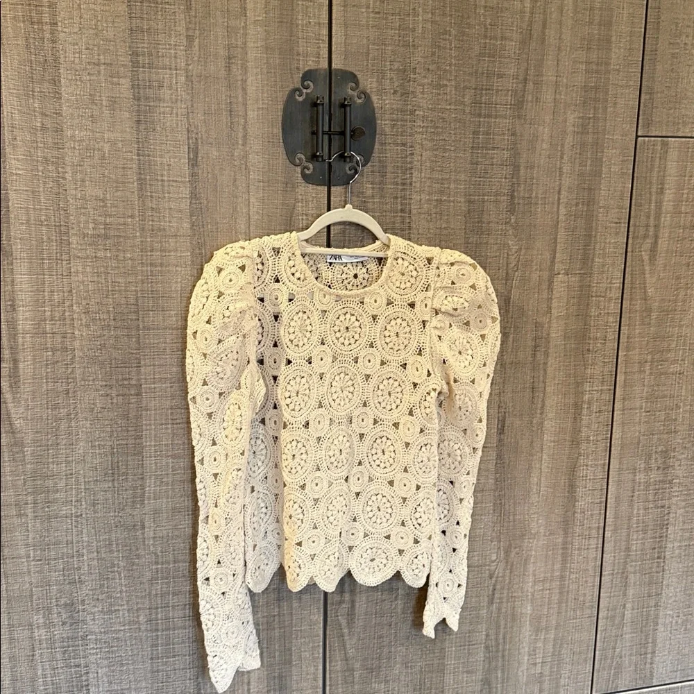 Zara Crochet Knit Puff Sleeve Scalloped Sweater‎ Blouse